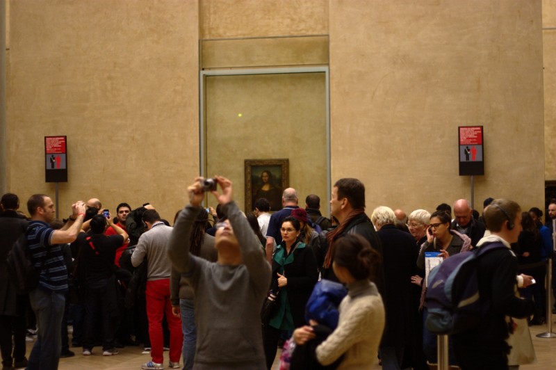 Tömeg a Mona Lisa előtt